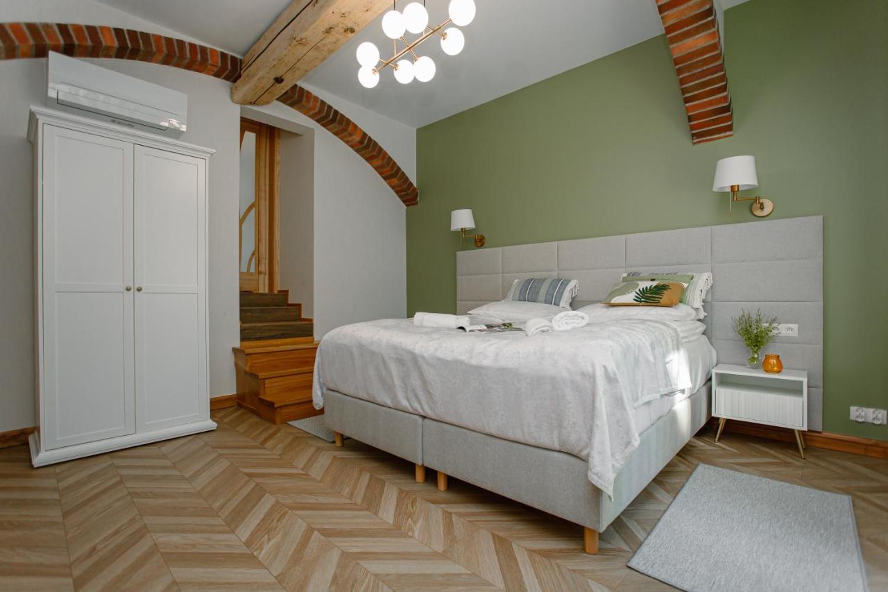 Dom W Starym Parku Hotel Biskupice  Bagian luar foto
