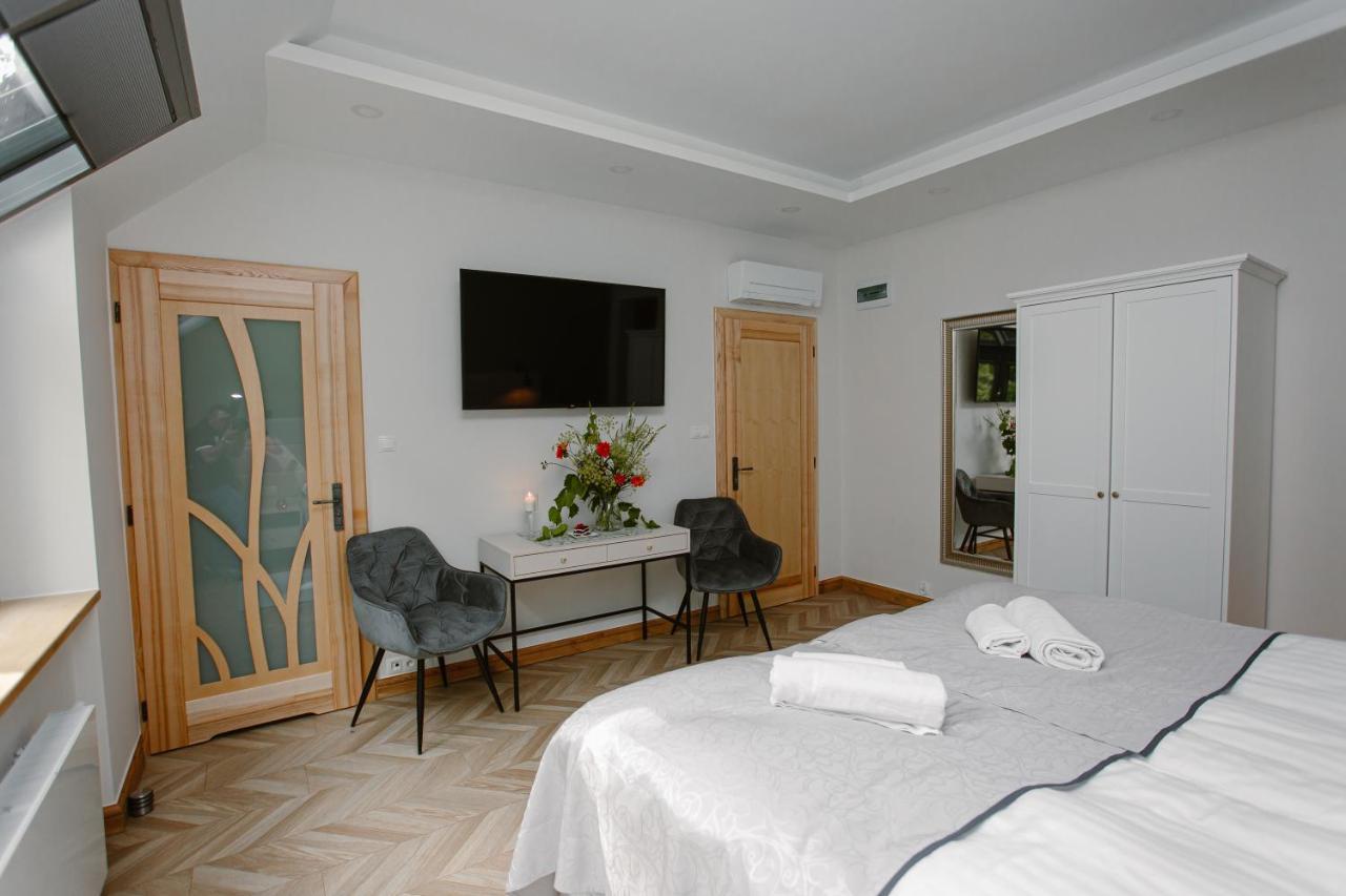 Dom W Starym Parku Hotel Biskupice  Bagian luar foto