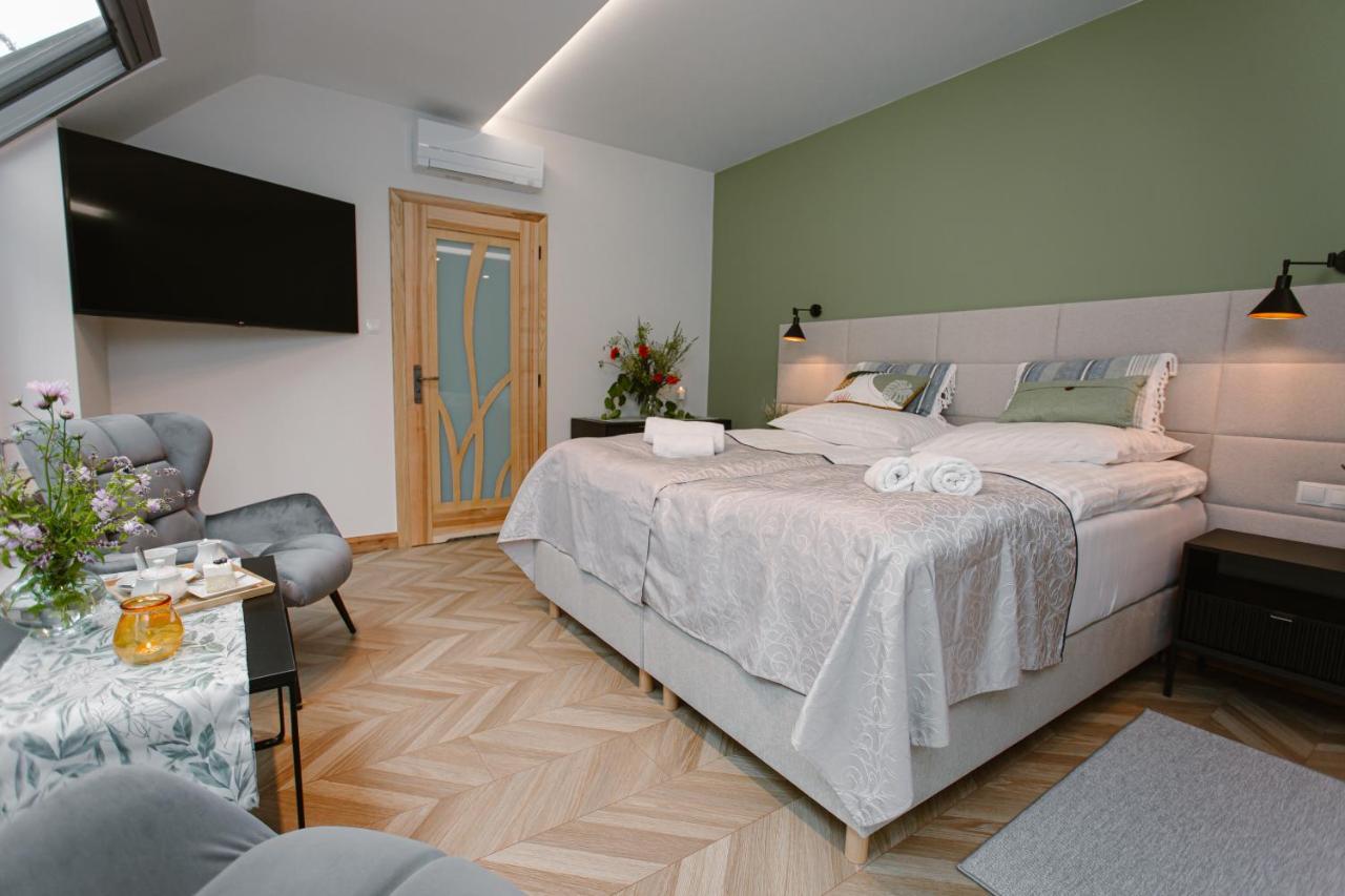 Dom W Starym Parku Hotel Biskupice  Bagian luar foto