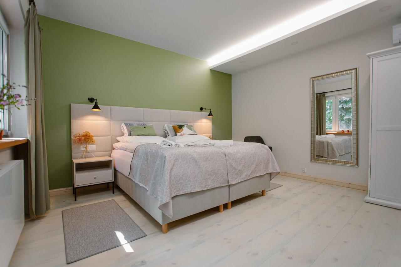 Dom W Starym Parku Hotel Biskupice  Bagian luar foto